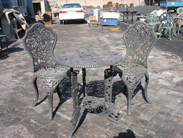 A tabela do ferro fundido e as cadeiras/o ferro fundido de alumínio revestimento do pó apresentam extremidades