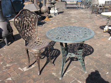 Resistência de erosão ajustada da mobília do jardim das cadeiras de tabela do pátio antigo do ferro fundido