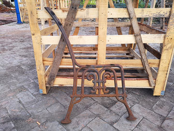 O banco do ferro fundido da mobília do parque termina bens para a decoração do jardim
