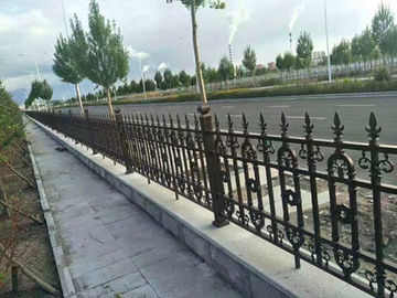 A cerca galvanizada do ferro fundido almofada a cerca decorativa revestida pó do metal do tratamento de superfície