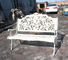 A tabela do ferro fundido do Rattan e as cadeiras brancas/antiguidade Metal a poltrona exterior